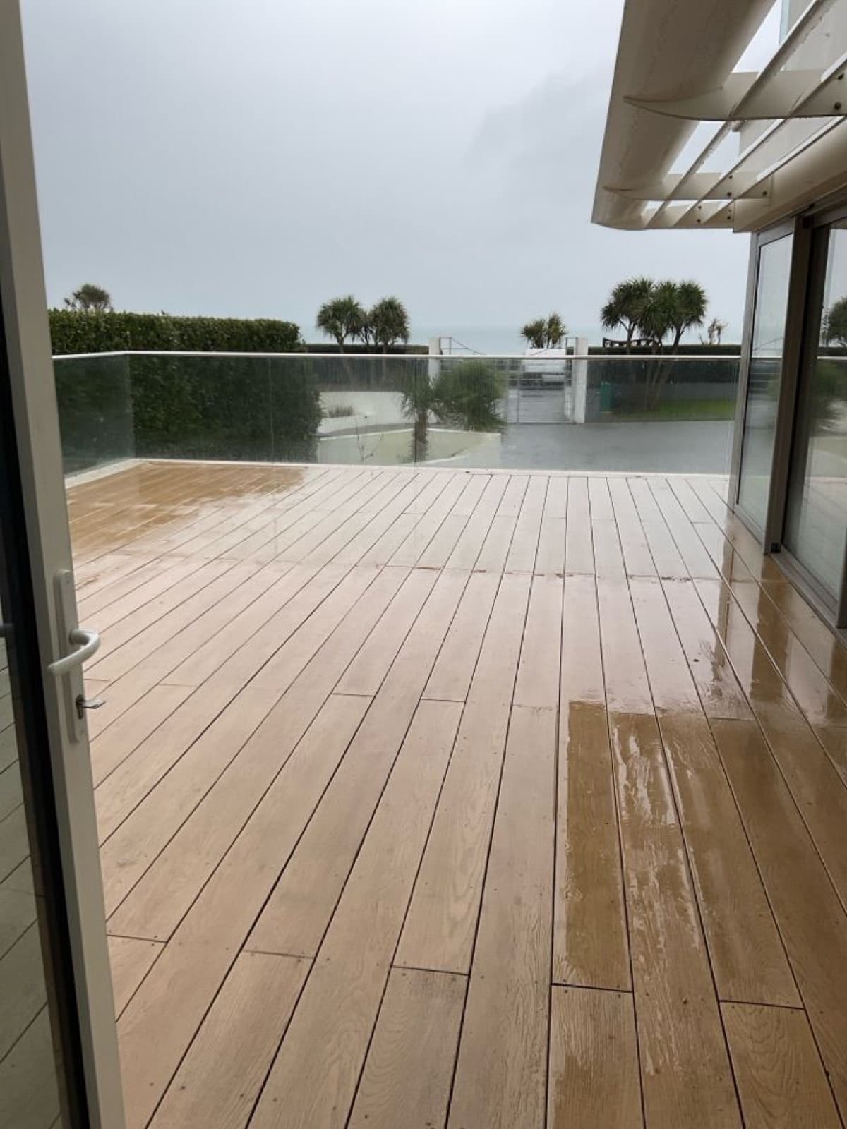 Luxury four-bed coastal — 2 Les Residences — view 2