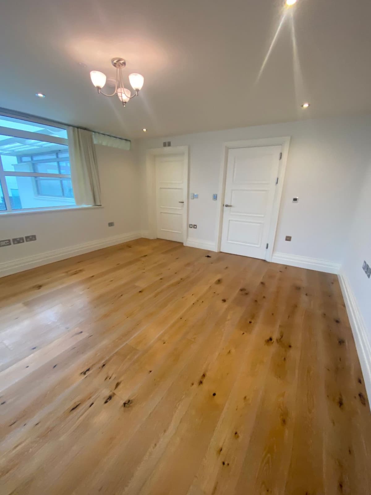 Luxury four-bed coastal — 2 Les Residences — view 3